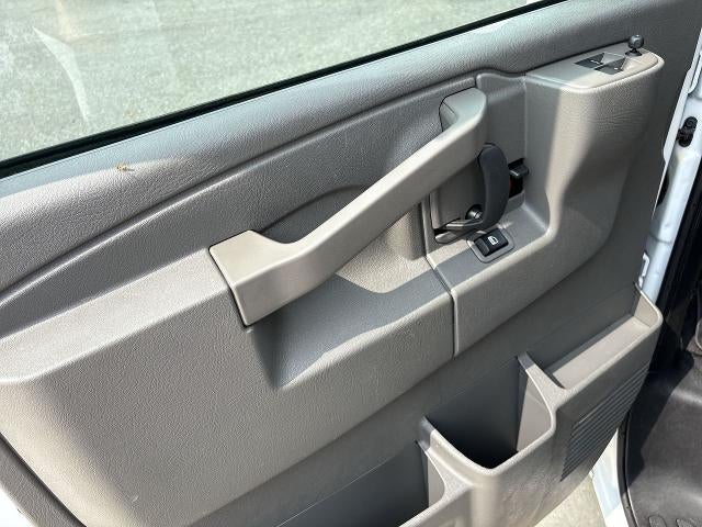 2025 Chevrolet Express Passenger LT