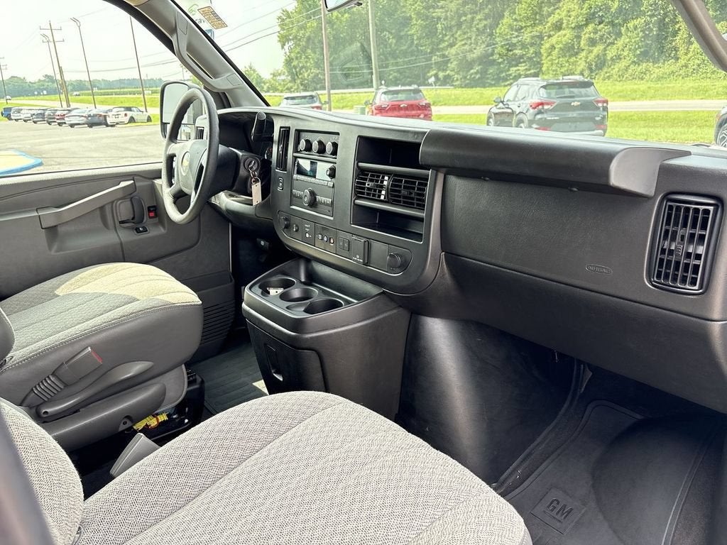 2025 Chevrolet Express Passenger LT