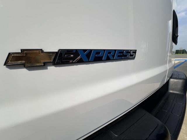 2025 Chevrolet Express Passenger LT