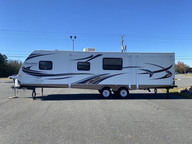 2013 KEYSTONE PASSPORT ULTRA LITE SERIES M-3220 BH