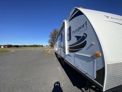 2013 KEYSTONE PASSPORT ULTRA LITE SERIES M-3220 BH