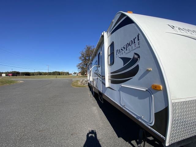 2013 KEYSTONE PASSPORT ULTRA LITE SERIES M-3220 BH