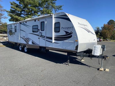 2013 KEYSTONE PASSPORT ULTRA LITE SERIES M-3220 BH