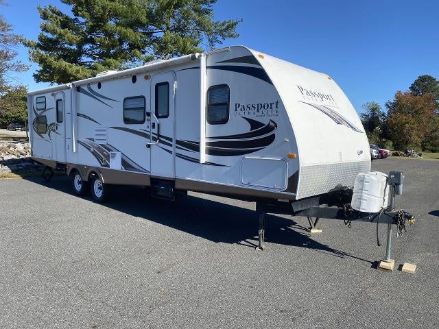 2013 KEYSTONE PASSPORT ULTRA LITE SERIES M-3220 BH