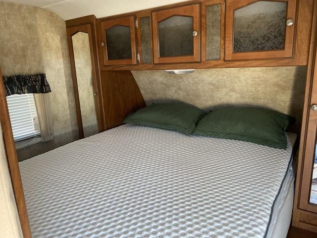 2013 KEYSTONE PASSPORT ULTRA LITE SERIES M-3220 BH